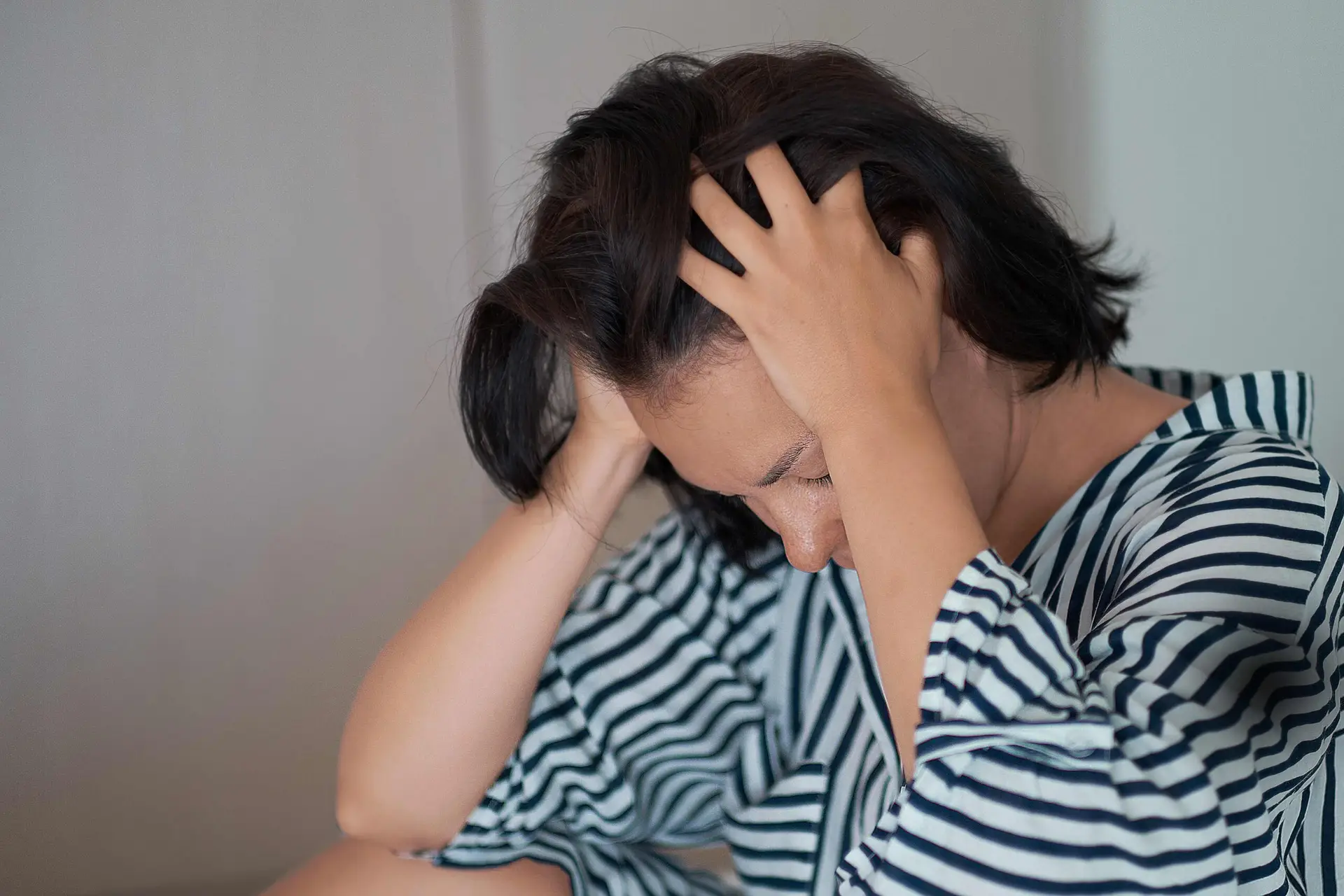 Stress beim Abnehmen – gestresste Frau