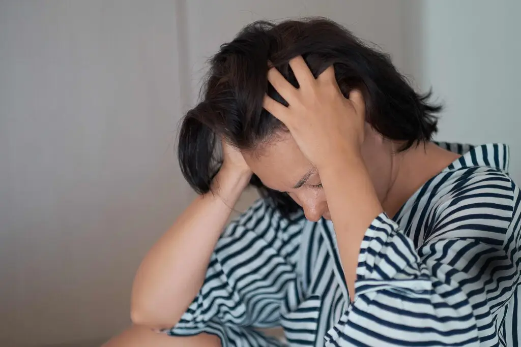 Stress beim Abnehmen – gestresste Frau